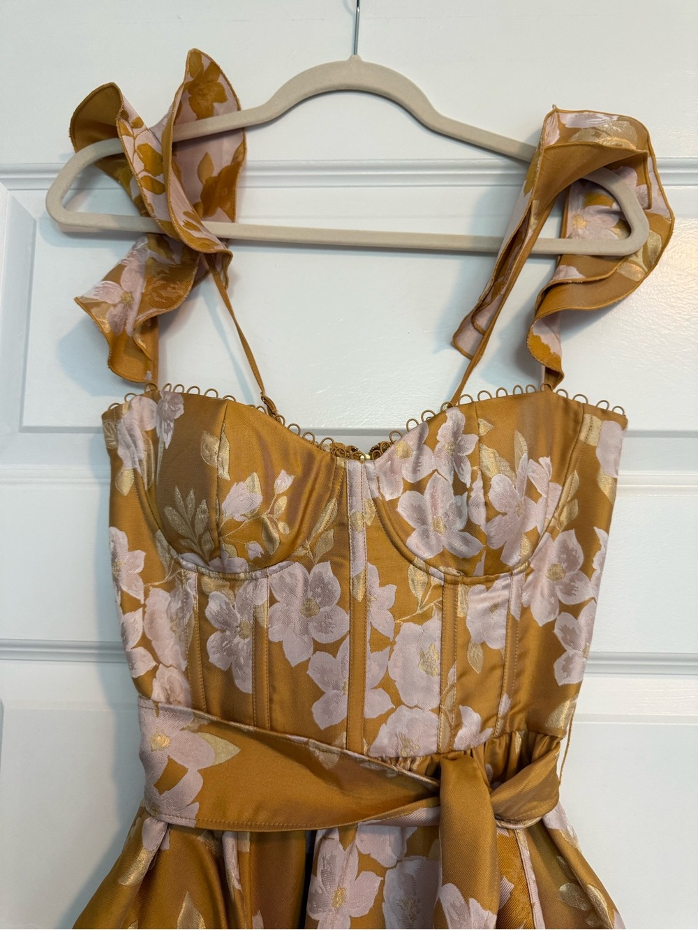 V. Chapman The Vera Dress in Gold Baroque Floral Size 4 - Picture 1 of 6